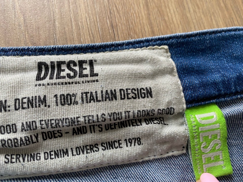 Jeans, Diesel, str. 33