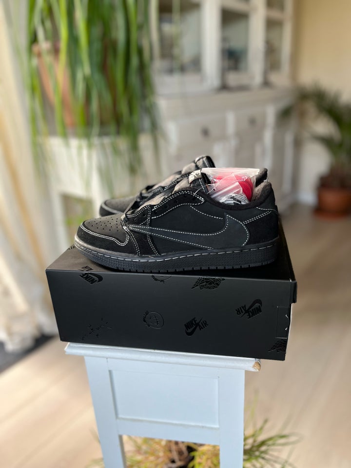 Sneakers, Nike Air Jordan 1 Low x