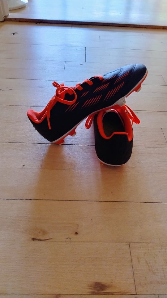 Fodboldsko, Adidas predator, str.