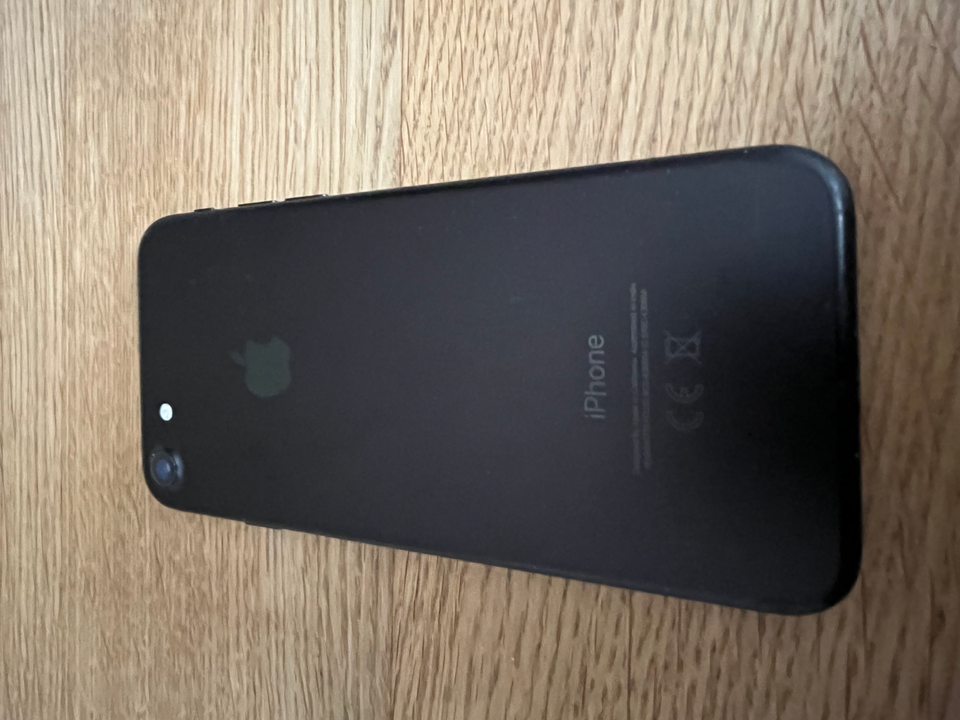 iPhone 7, 32 GB, sort