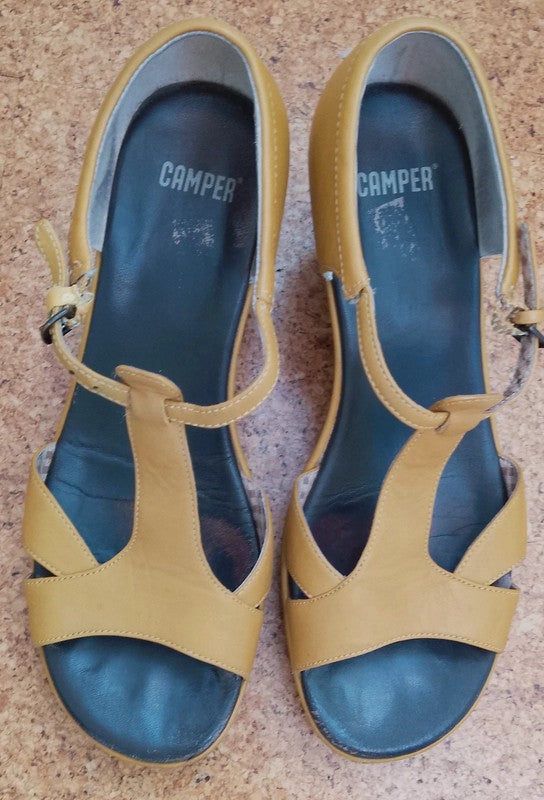 Pumps, str. 38, Camper