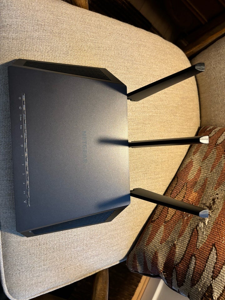 Router, Netgear Nighthawk AC2300