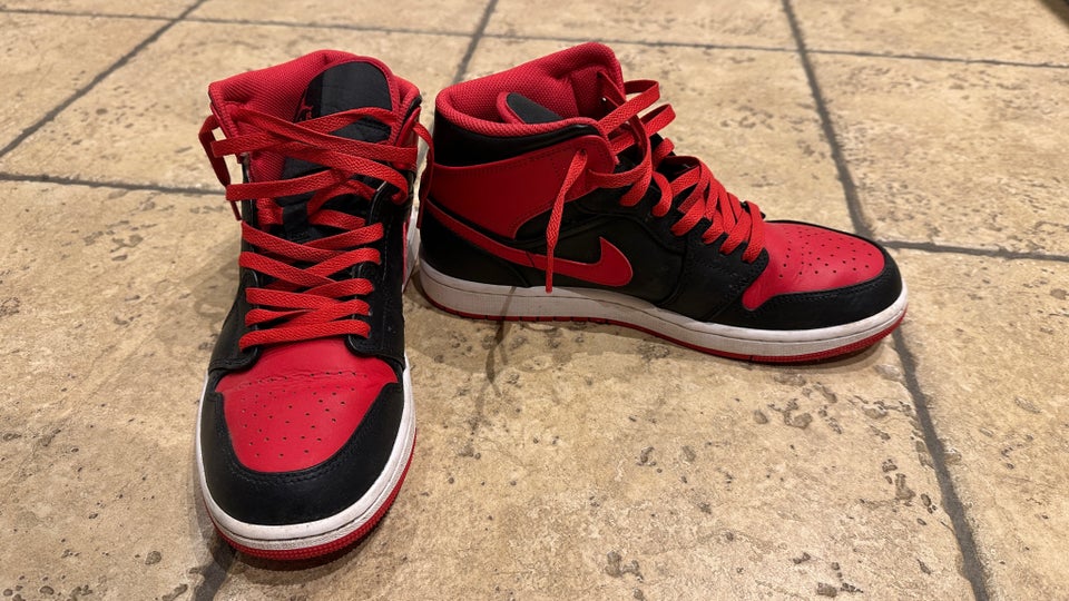 Sneakers, Nike Air Jordan 1 Mid