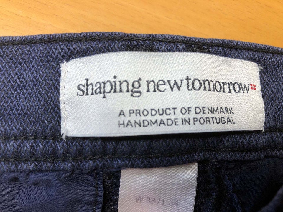 Chinos, Shaping New Tomorrow , str.