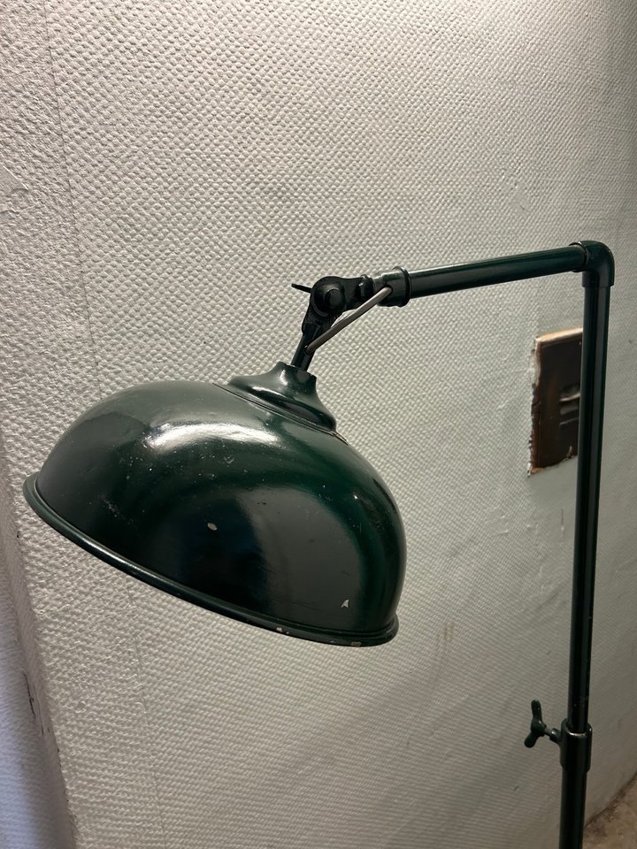 Standerlampe, Ukendt