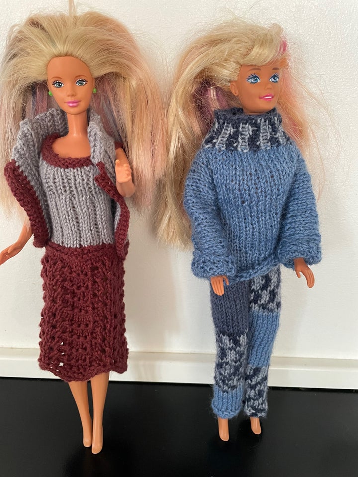 Barbie, Hjemmestrikket tøj til