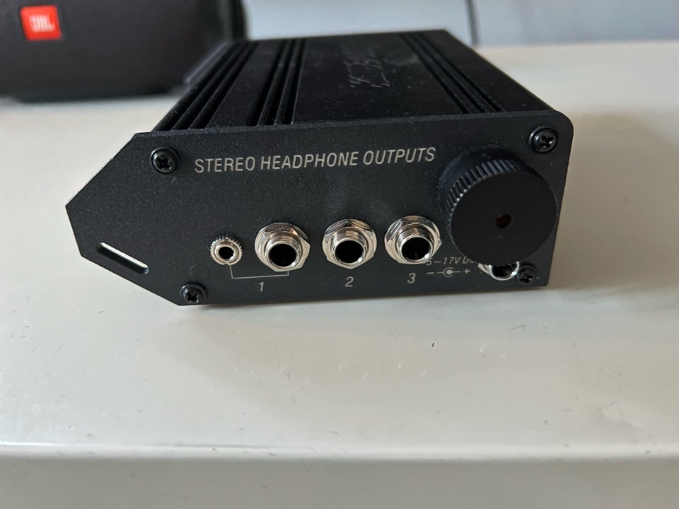 Headphone amp, Superlux HA3D