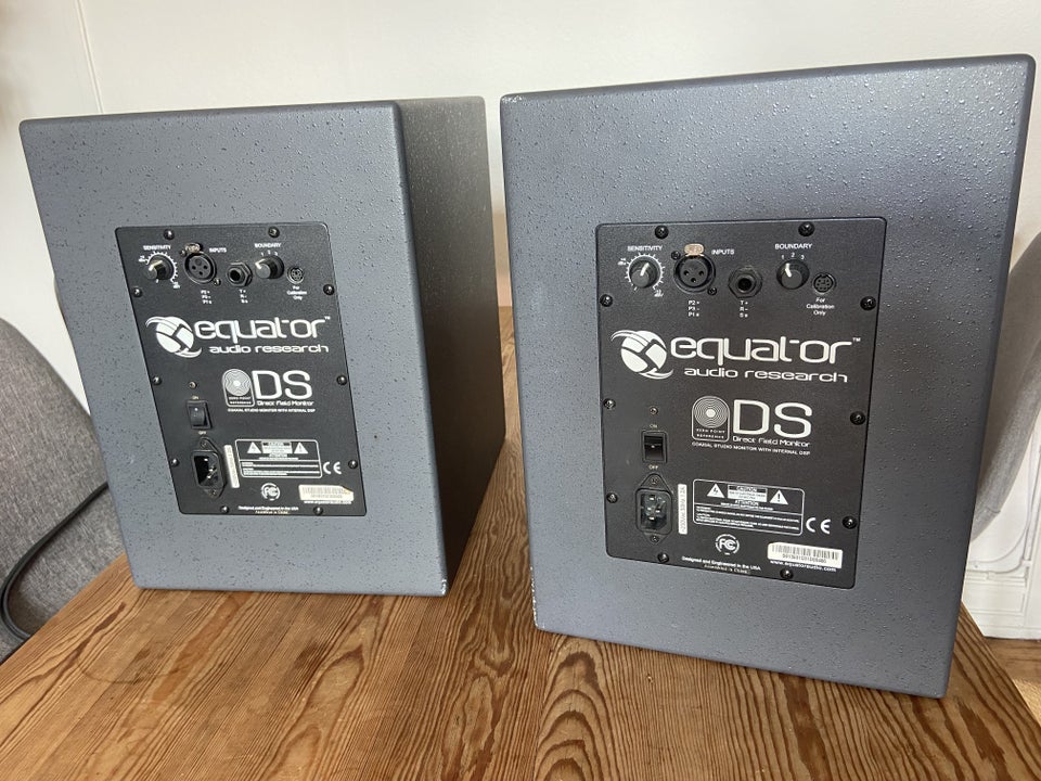 Studio monitors Equator D8