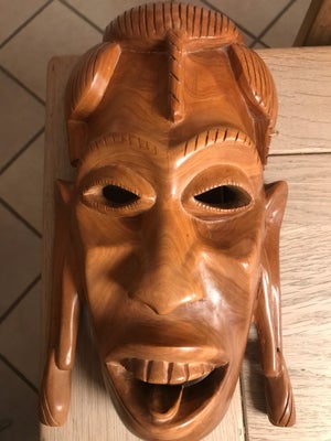 Håndskåret maske motiv: