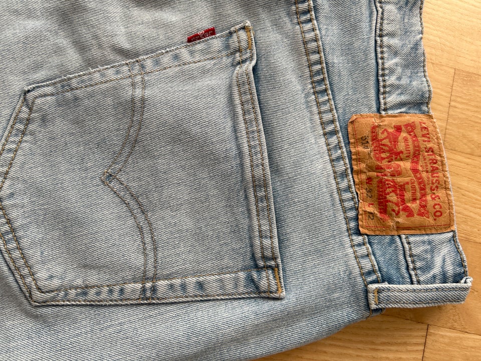 Jeans, Levis, str. 32