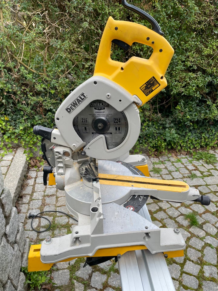 Geringssav, Dewalt DW 707