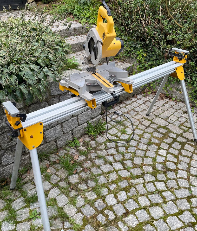 Geringssav, Dewalt DW 707