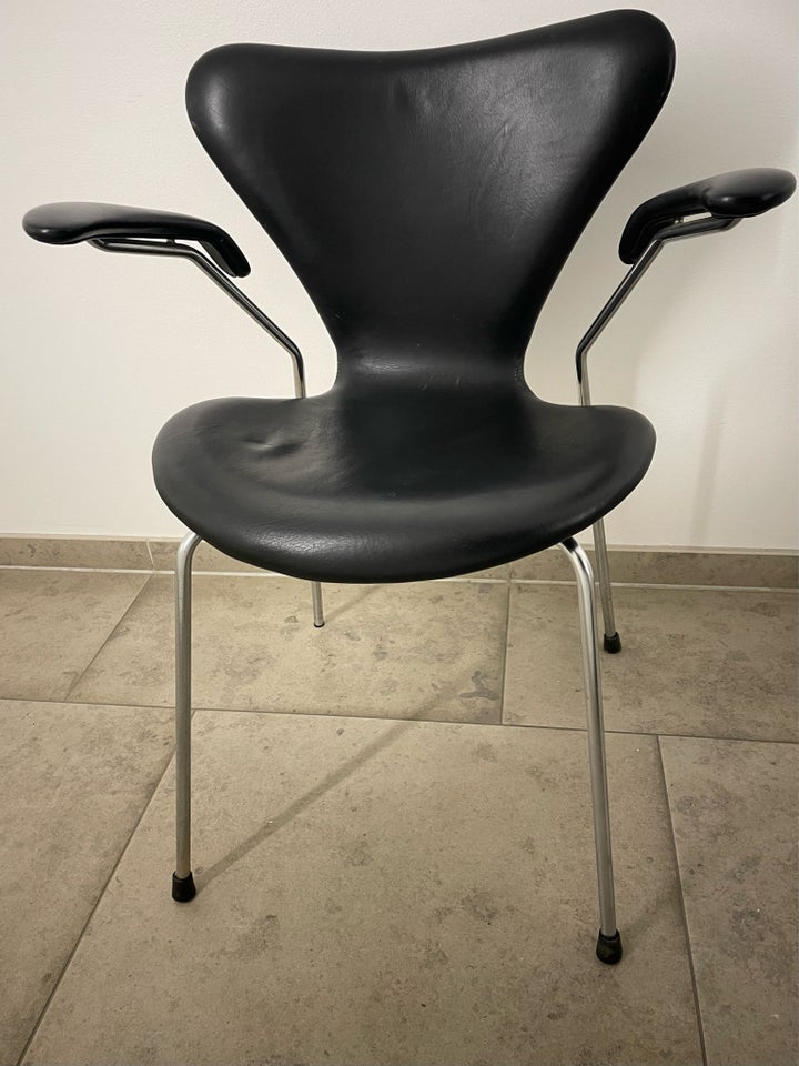 Arne Jacobsen, 3207, Skalstol med