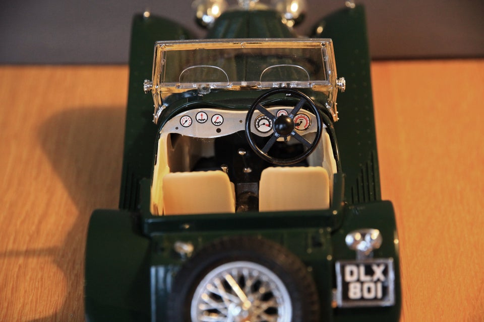 Modelbil, BURAGO 1:18 JAGUAR SS 100