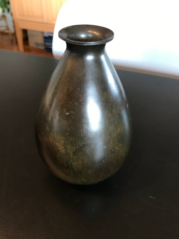 Vase, Vase af diskometal /