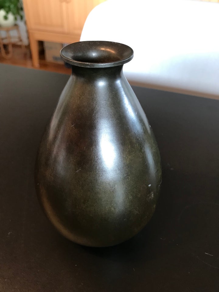 Vase, Vase af diskometal /