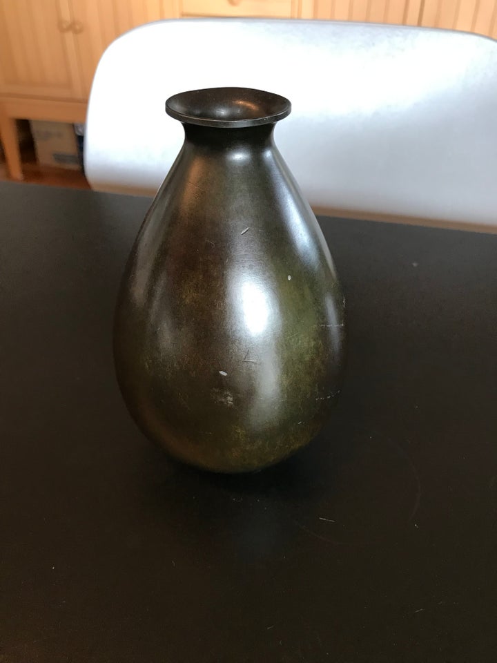 Vase, Vase af diskometal /