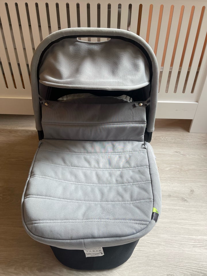 Lift, Baby Jogger City mini 2 pram,