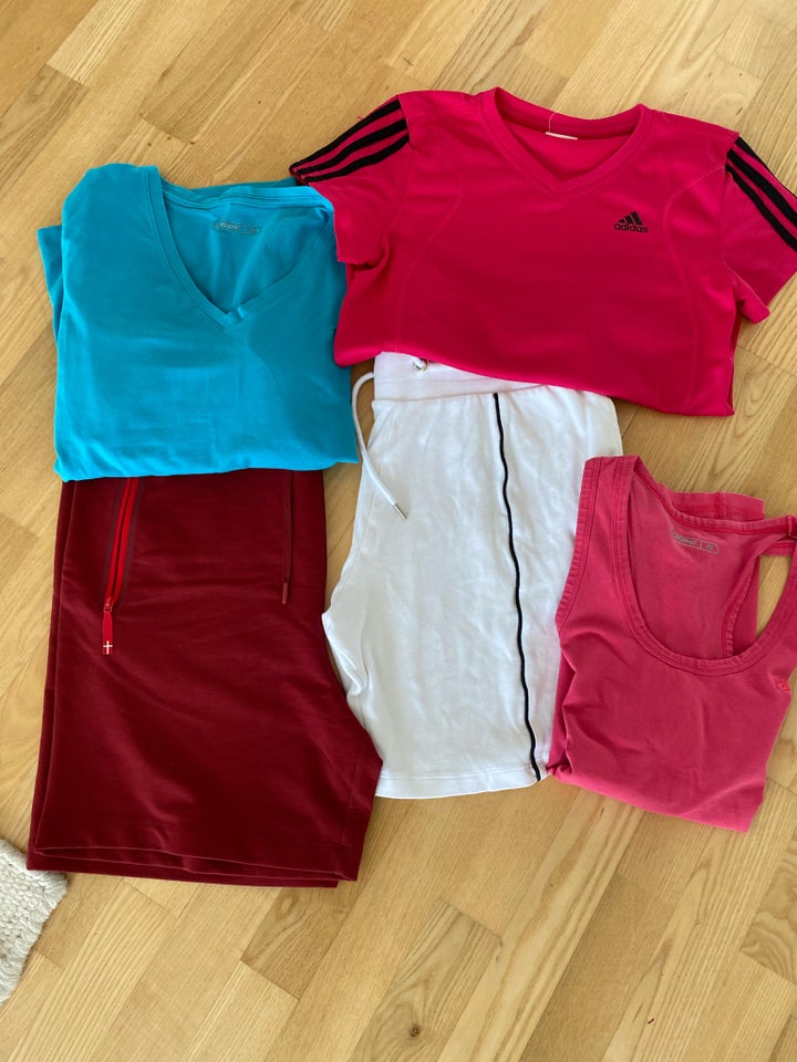 Fitnesstøj Shorts og shirts