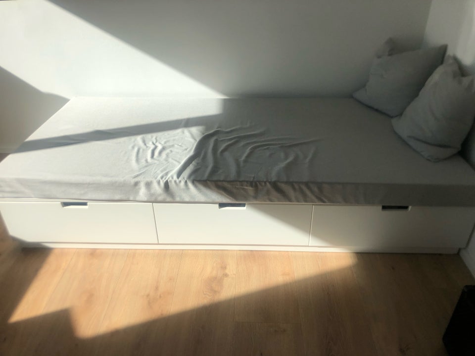 Enkeltseng, Ikea, b: 93 l: 200 h: 41