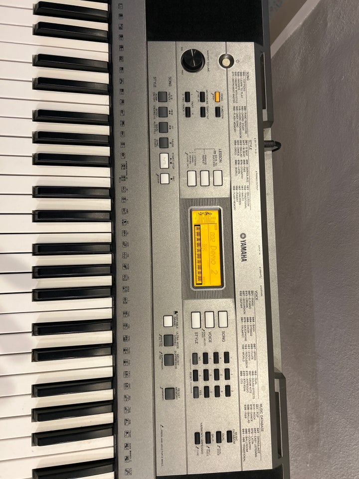 Keyboard, Yamaha PSR-E353