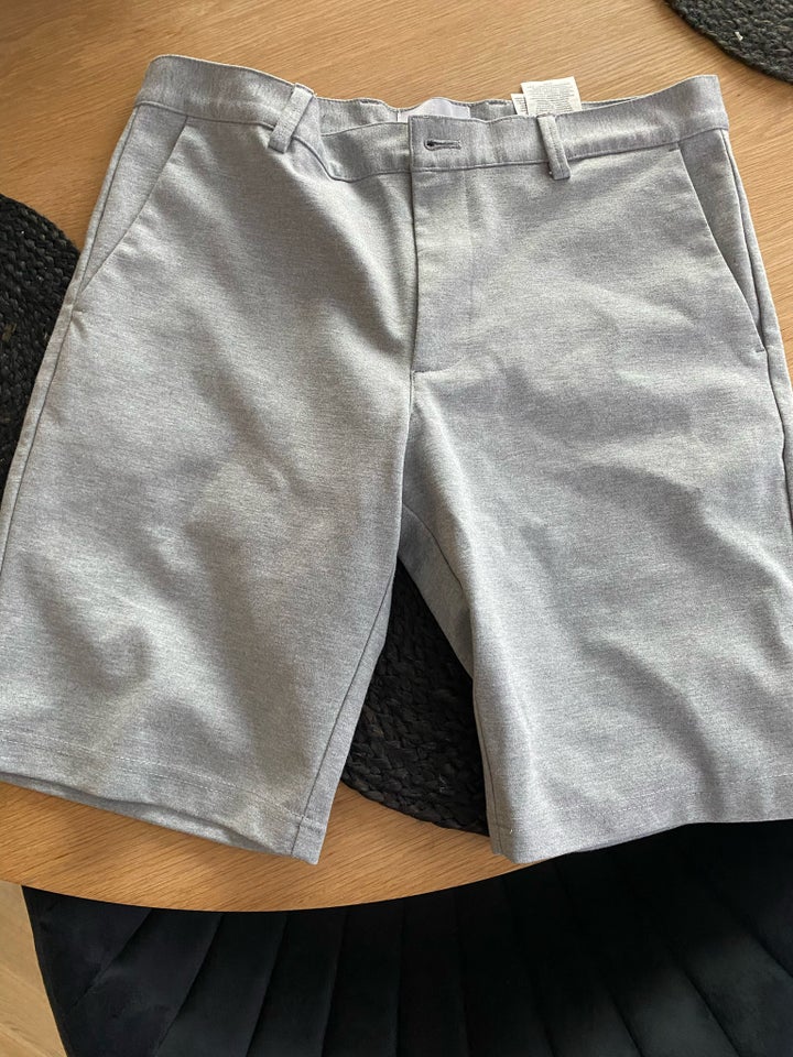 Shorts, Teeshoppen, str. 32