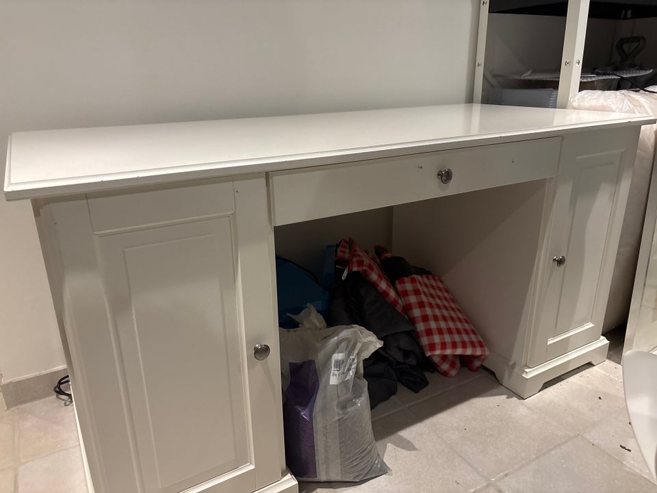 Skrivebord, Ikea, b: 145 d: 65 h: 73