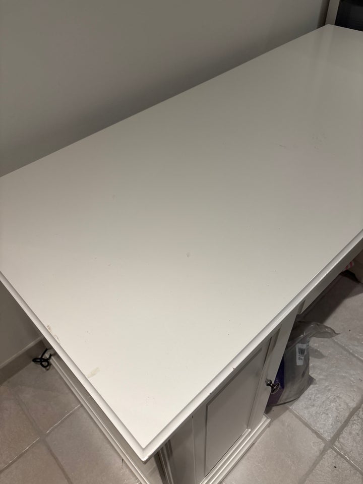 Skrivebord, Ikea, b: 145 d: 65 h: 73