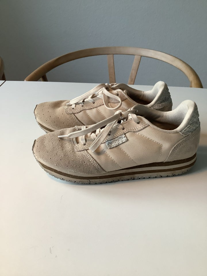 Sneakers, str. 38, Woden