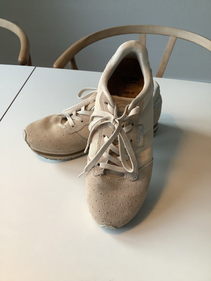 Sneakers, str. 38, Woden