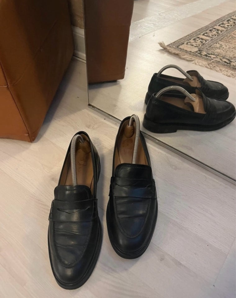 Loafers, str. 40, Flattered