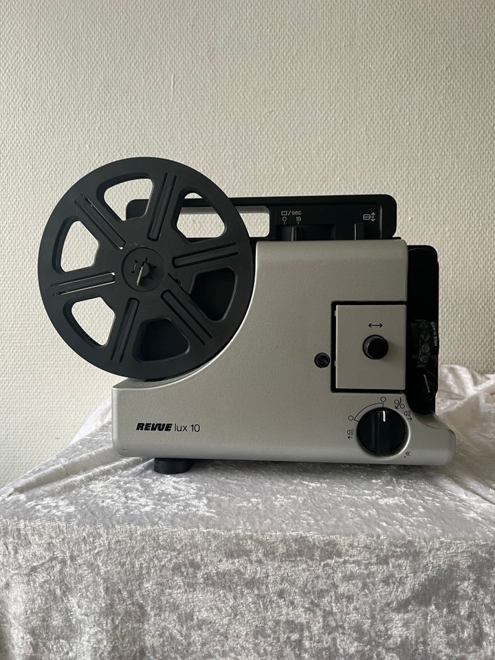 Super 8 projektor, Revue, Lux 10