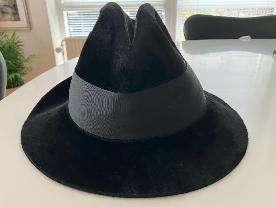 Hat, Hat, Hückel