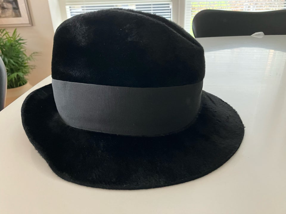 Hat, Hat, Hückel