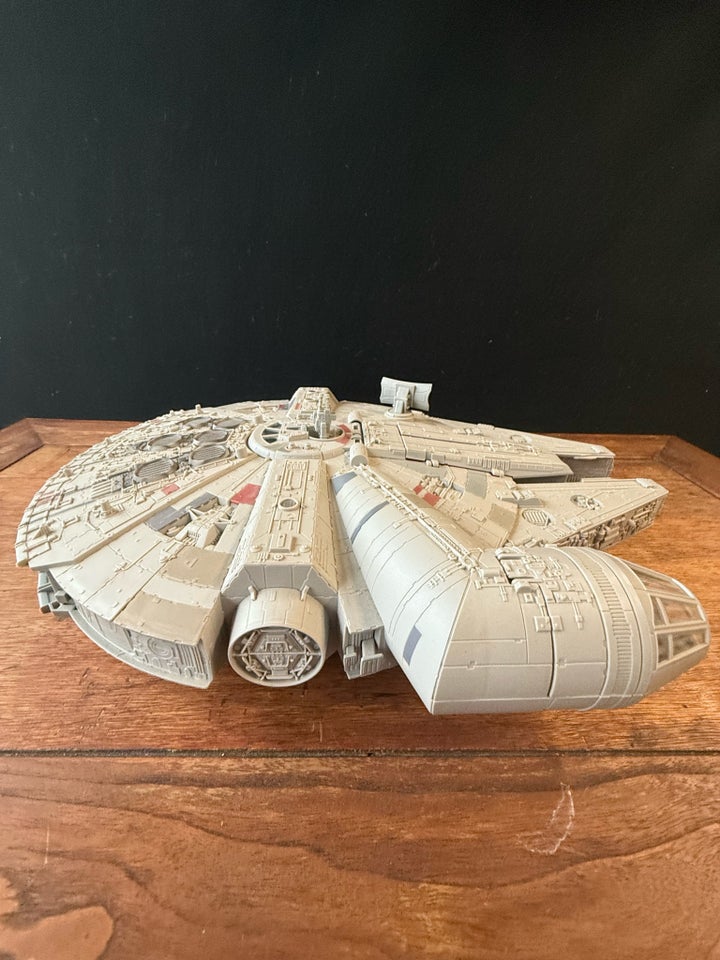 Millenium Falcon, Hasbro