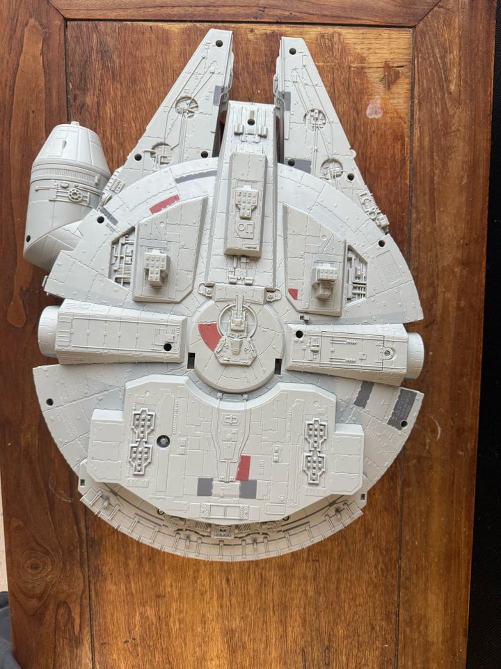 Millenium Falcon, Hasbro