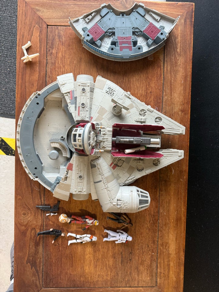 Millenium Falcon, Hasbro