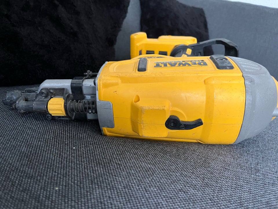 Sømpistol, Dewalt