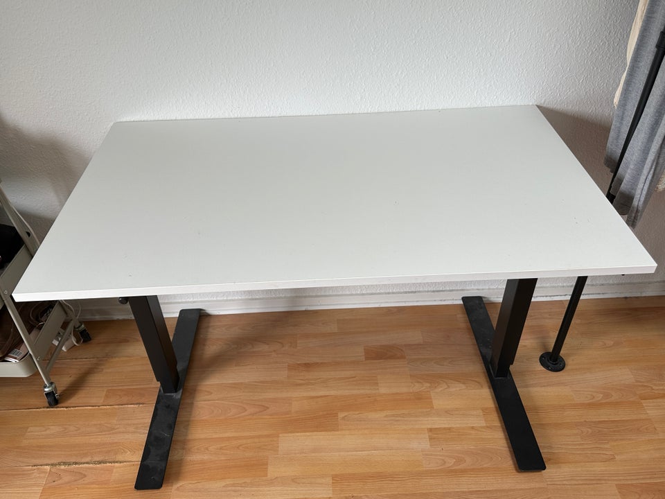 Skrive-/computerbord Ikea b: