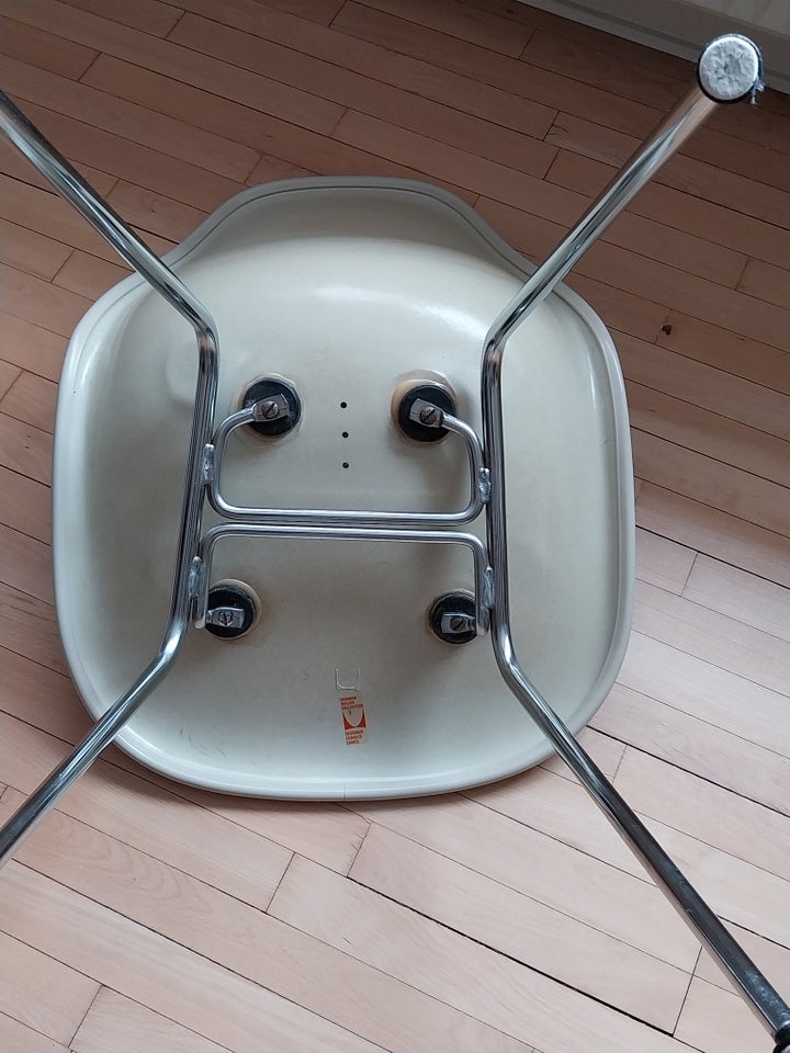 Eames Side chair Stol