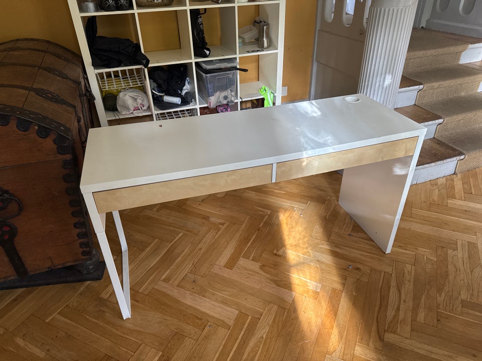 Skrivebord, Ikea, b: 142 d: 50 h: 75