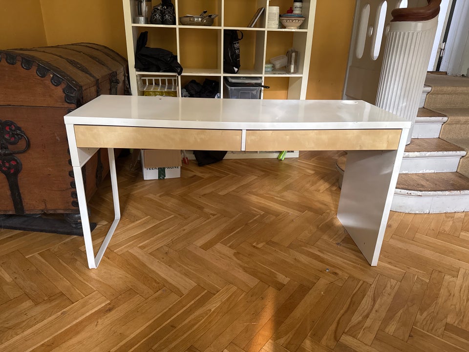 Skrivebord, Ikea, b: 142 d: 50 h: 75