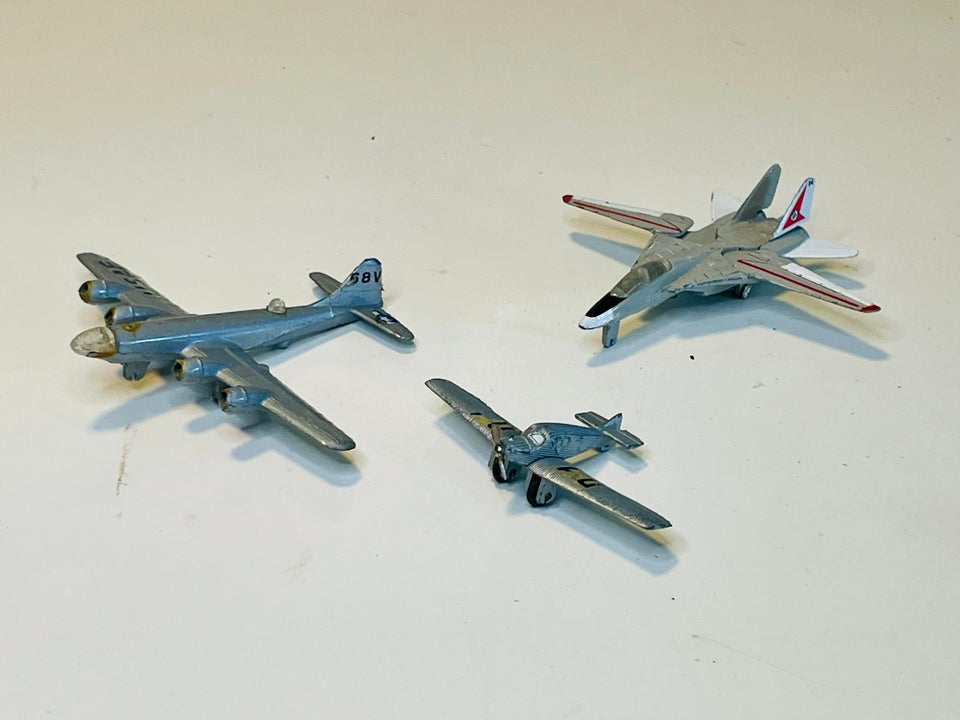 Modelfly, Schuco+ B-29, F-13