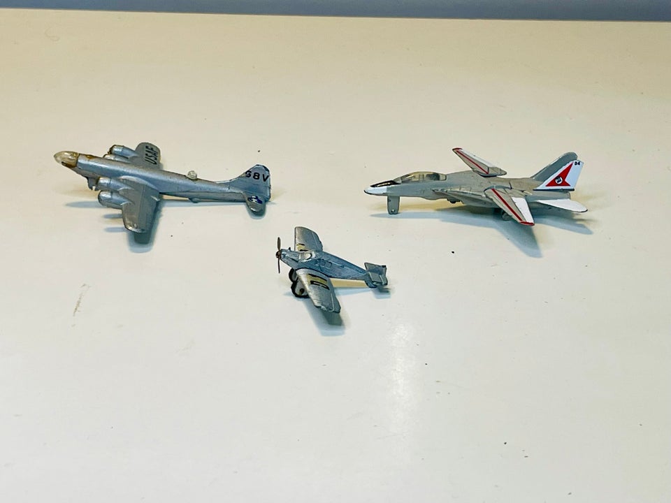 Modelfly, Schuco+ B-29, F-13