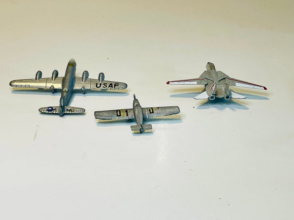 Modelfly, Schuco+ B-29, F-13