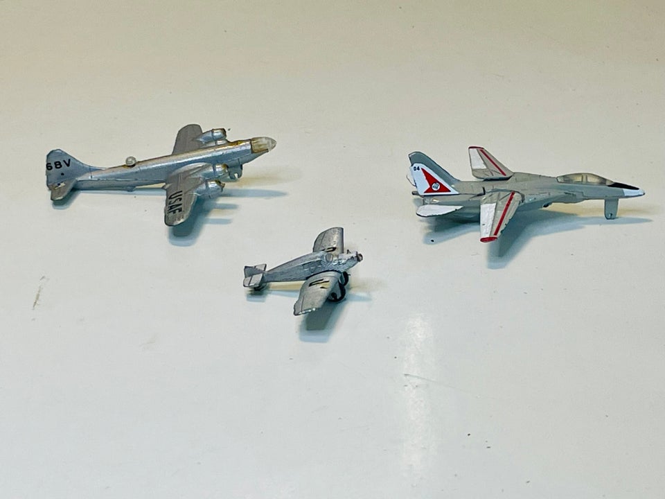 Modelfly, Schuco+ B-29, F-13