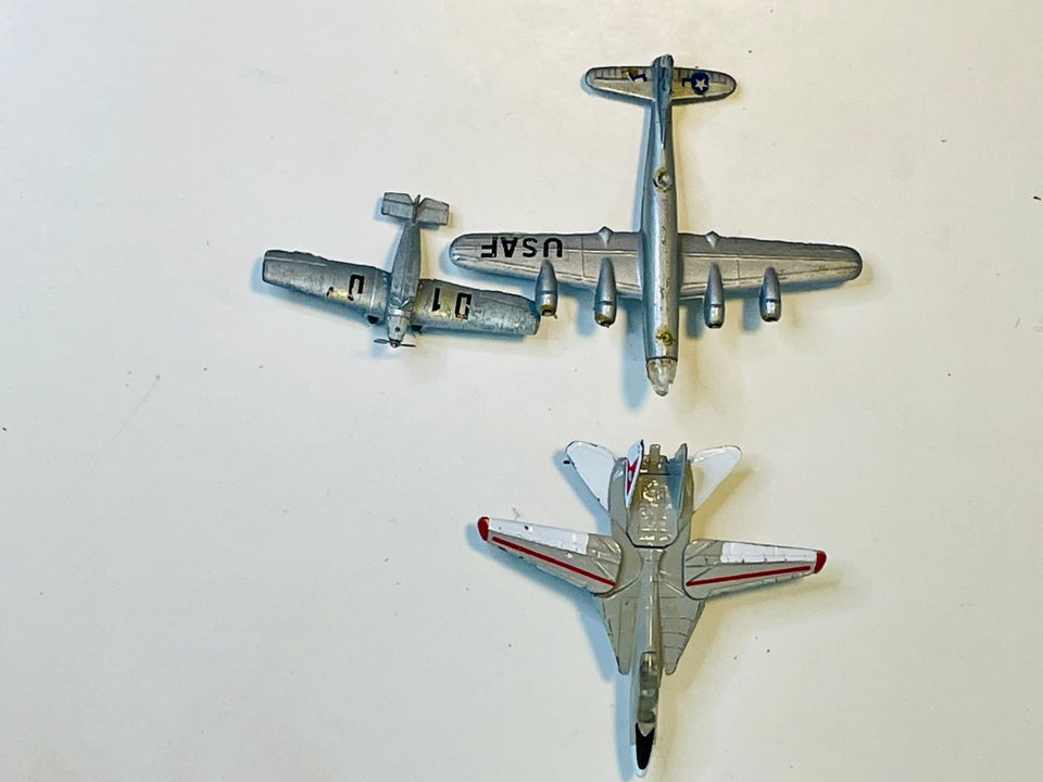 Modelfly, Schuco+ B-29, F-13