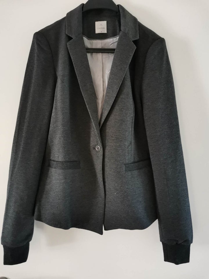 Blazer, str. 38, Culture