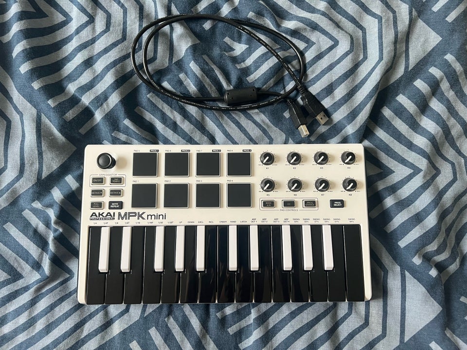 Akai MPK mini mk2 Akai