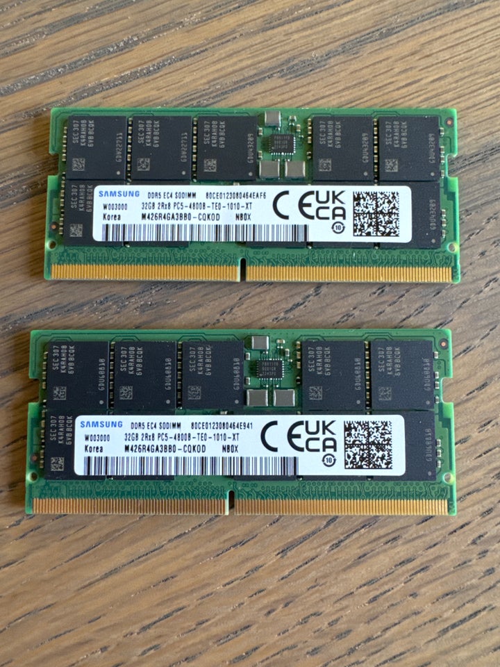 Samsung 64 DDR5 SDRAM